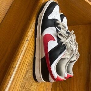 Nike size 10 in men red black and white just needs to be cleaned up